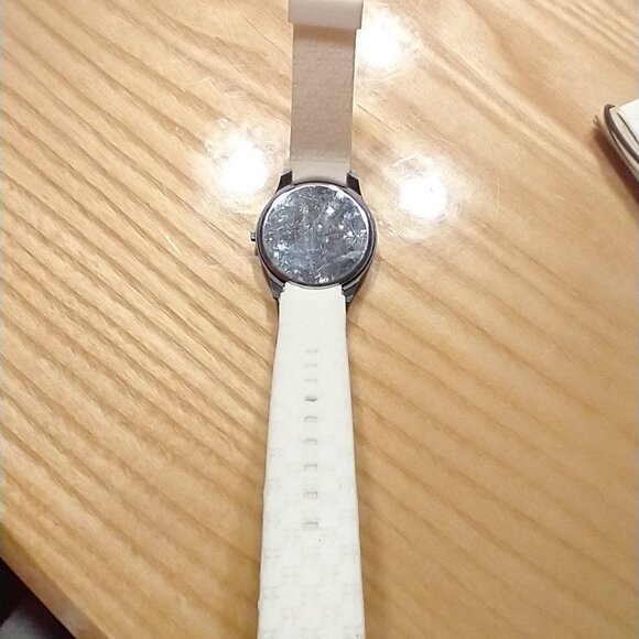 Watche - Picture 4 of 4